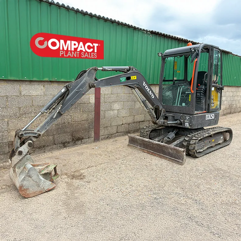 3T Excavator Volvo ECR25D 2022